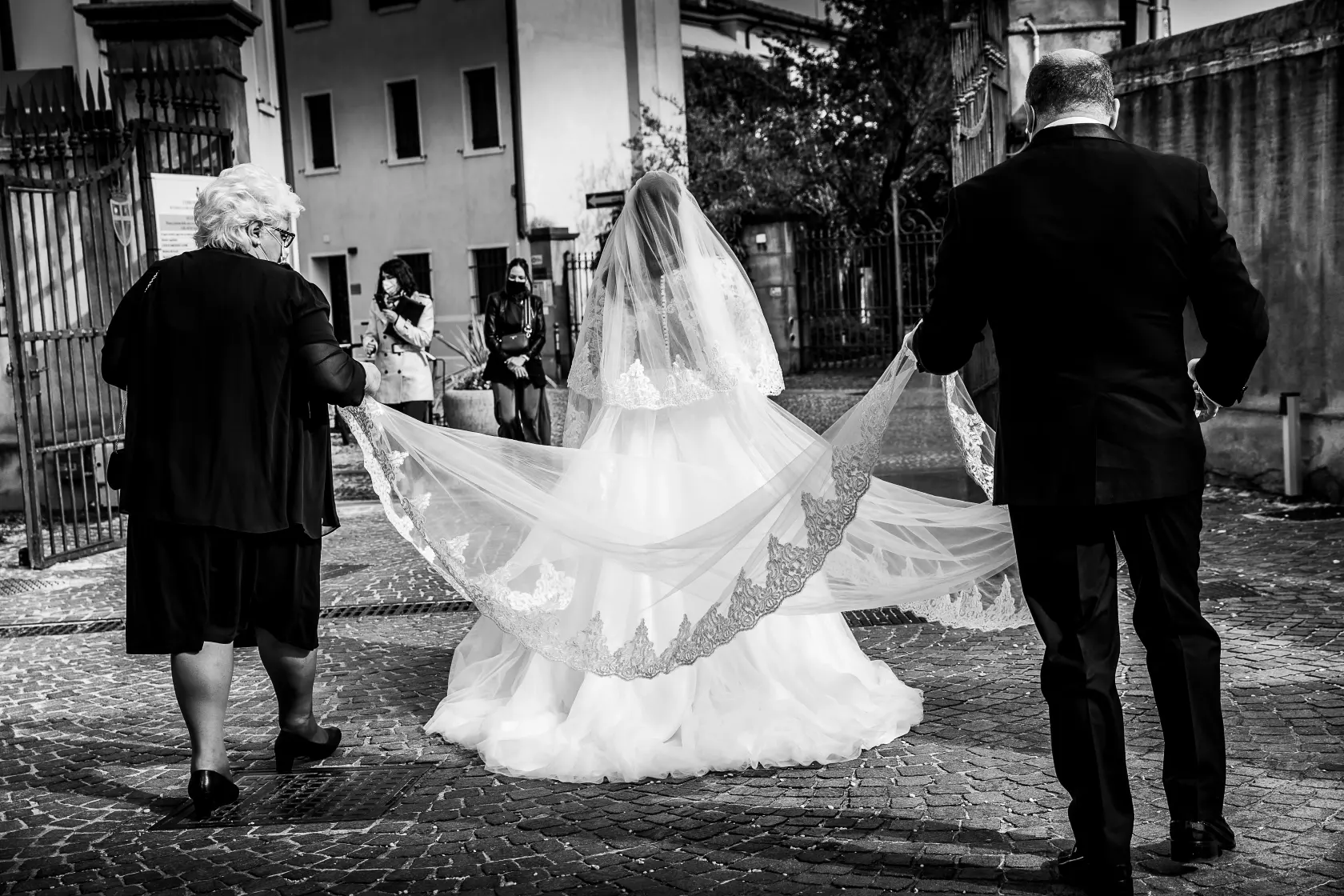 Reportage — cerimonia all’aperto, luce naturale.